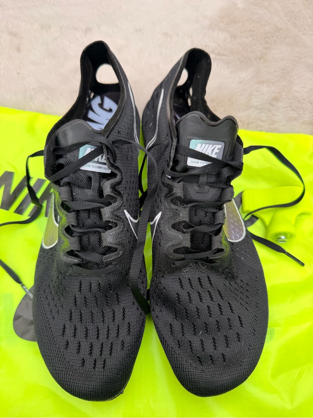 New Nike Black Athletic Running Track Shoes with Silver Swoosh Size 9